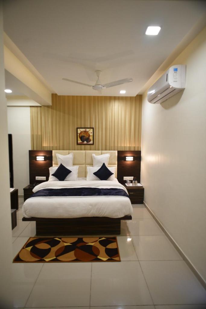 Hotel Royal Residency photo 3