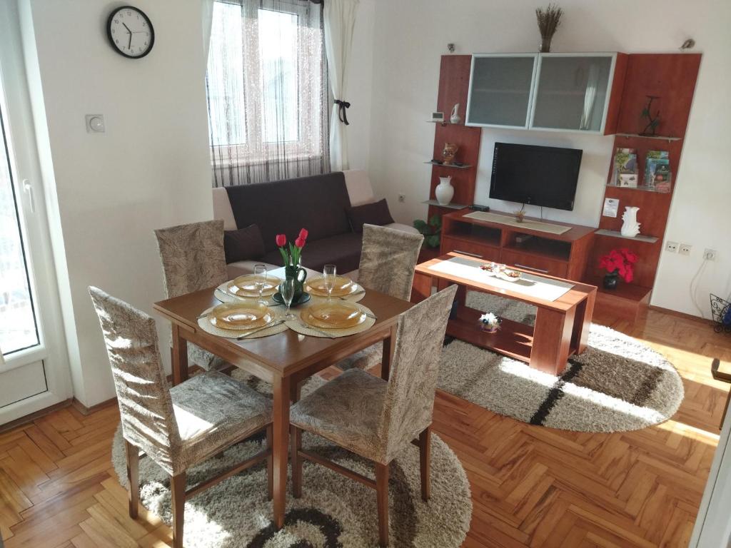 DORA Apartman photo 2