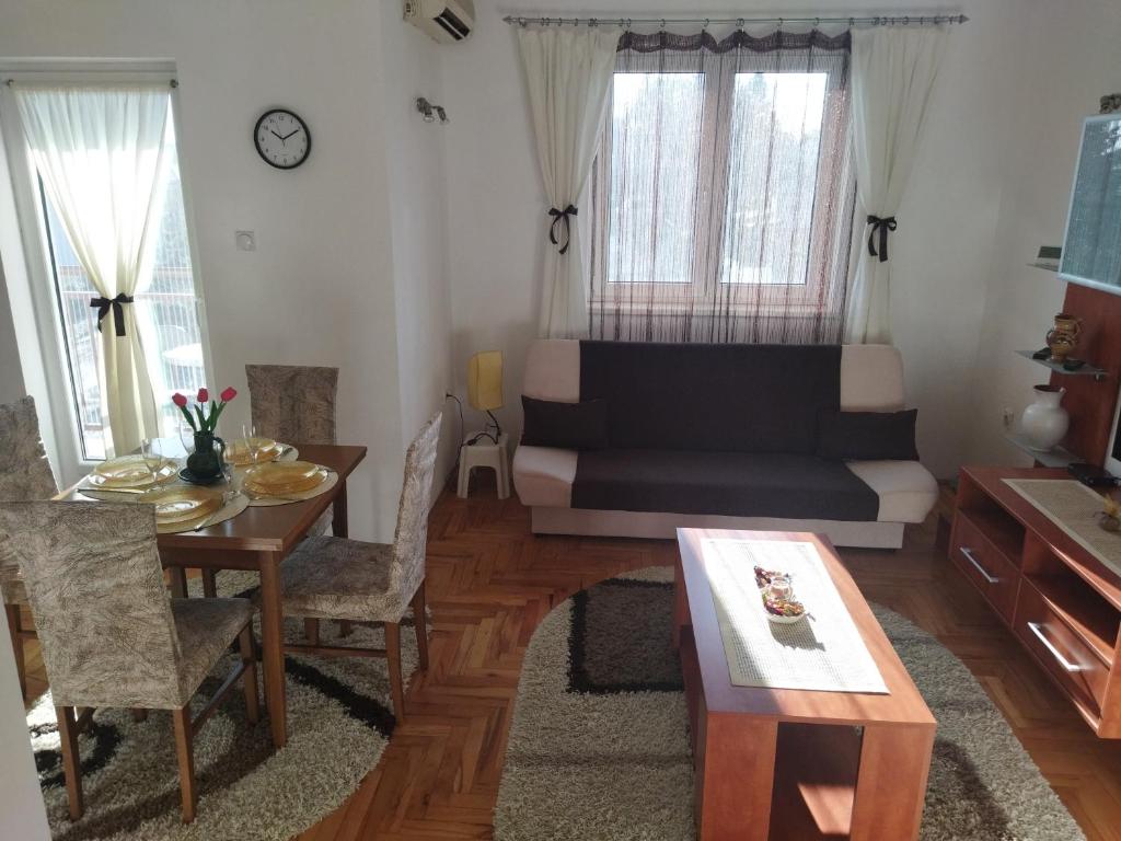 DORA Apartman photo 1