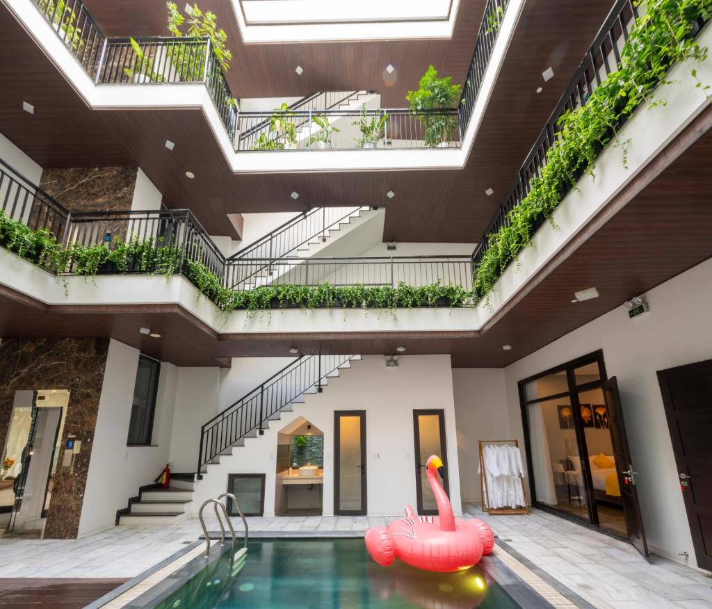HinataVilla - 9 Bedrooms//5 Mins Walk To My Khe Beach// Private Swimming Pool (9 Phòng Ngủ//Gần Sát Biển Mỹ Khê//Hồ bơi Với Gương Khổng Lồ)