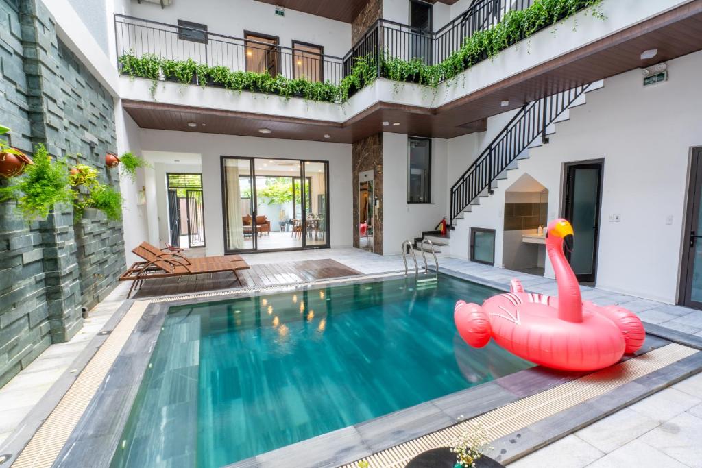 HinataVilla - 9 Bedrooms//5 Mins Walk To My Khe Beach// Private Swimming Pool (9 Phòng Ngủ//Gần Sát Biển Mỹ Khê//Hồ bơi Với Gương Khổng Lồ)