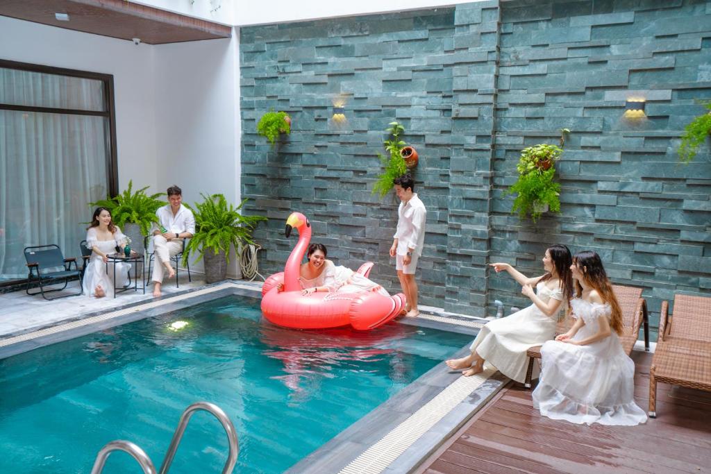 HinataVilla - 9 Bedrooms//5 Mins Walk To My Khe Beach// Private Swimming Pool (9 Phòng Ngủ//Gần Sát Biển Mỹ Khê//Hồ bơi Với Gương Khổng Lồ)