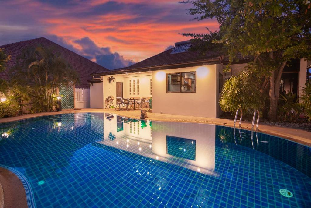 Baan Leelawadee - 4 Bed Villa near Beach Pattaya photo 3