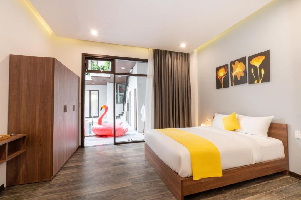 HinataVilla - 9 Bedrooms//5 Mins Walk To My Khe Beach// Private Swimming Pool (9 Phòng Ngủ//Gần Sát Biển Mỹ Khê//Hồ bơi Với Gương Khổng Lồ)