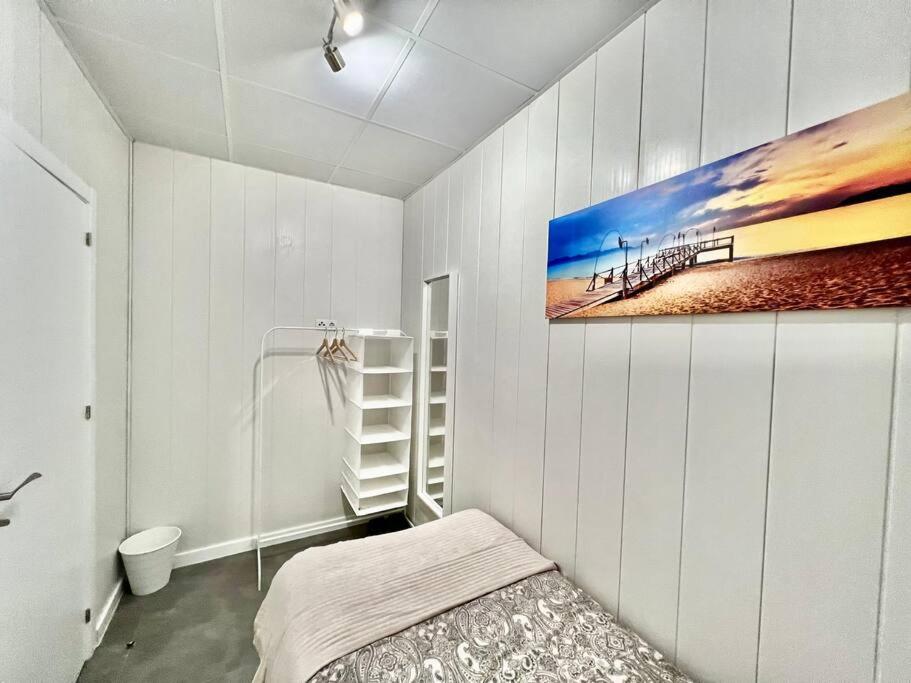 Cozy guest house next to metro La Salut photo 4