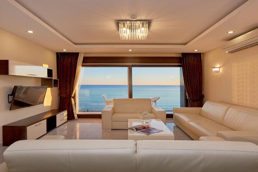 Shine Crystal, first line with a stunning view