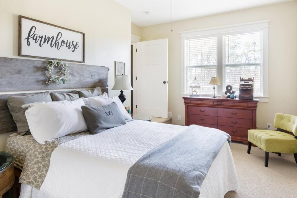 Charming Farmhouse in the Historic City of Tucker
