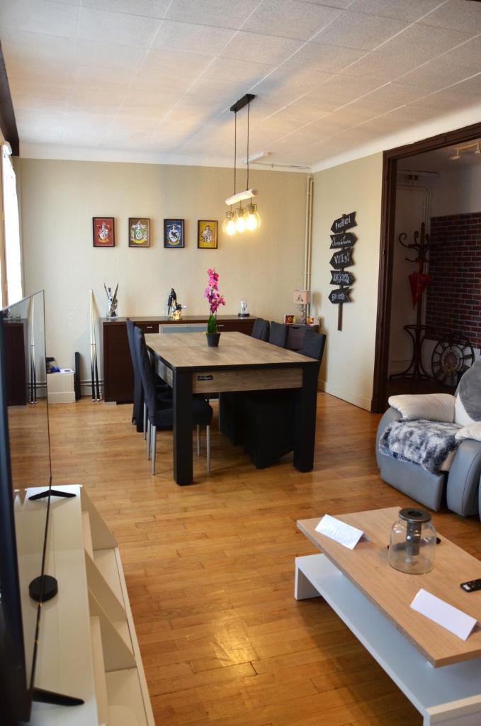Spacieux - LITERIE HAUT DE GAMME - Billard - Fléchette -TV 65" - Netflix - Amazon Prime- LIT KING SIZE - 4 chambres - Jeux enfants - Terrasse - Barbecue photo 3