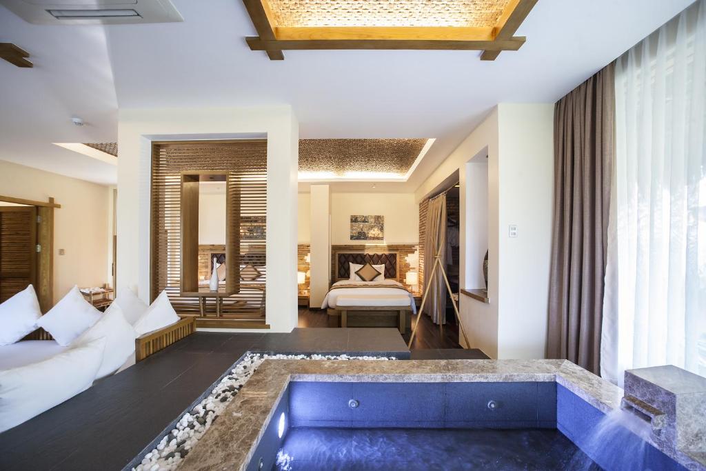 Aroma Beach Resort and Spa