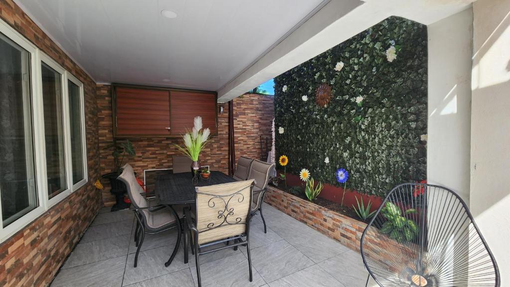 Luxury 3 Bedroom Apartment photo 4