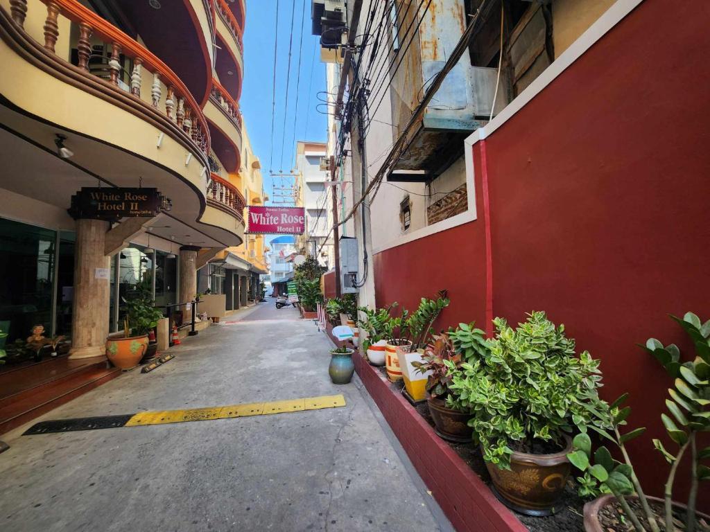 White Rose​ Hotel​ II​ photo 2