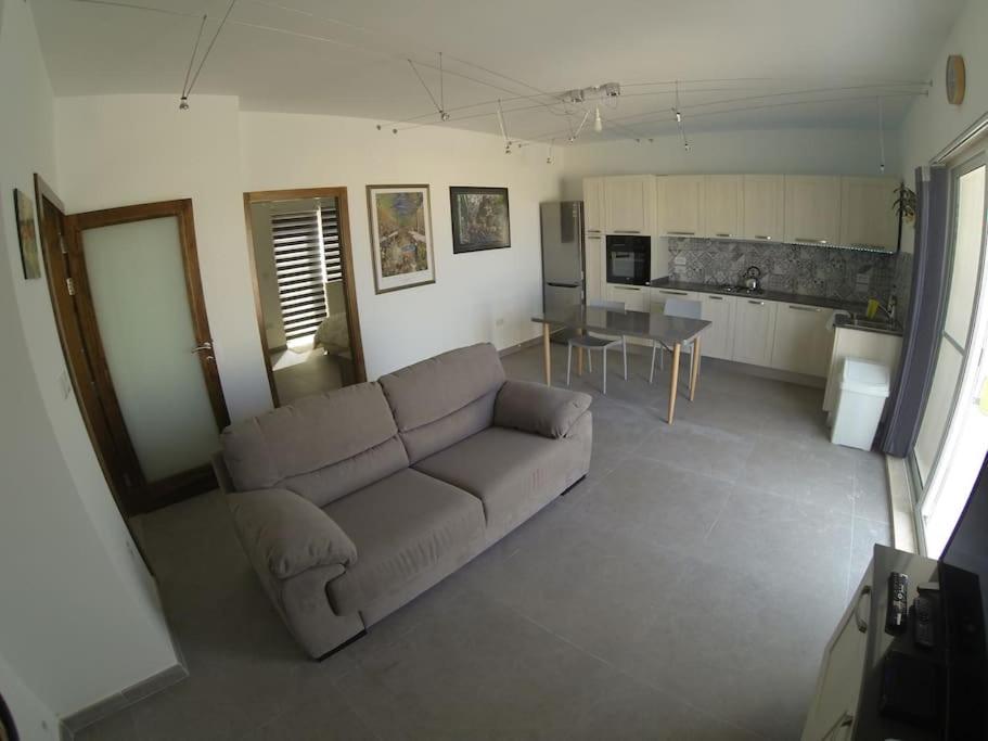 Stunning Penthouse. Fully A/C 95sqm one bedroom photo 2