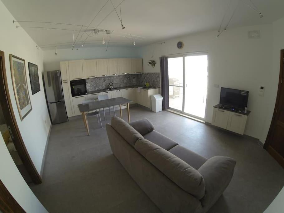 Stunning Penthouse. Fully A/C 95sqm one bedroom photo 4