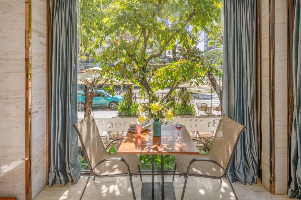 Brilliant Majestic Hotel & Cafeteria