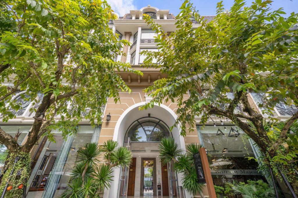 Brilliant Majestic Hotel & Cafeteria