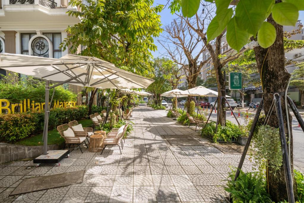 Brilliant Majestic Hotel & Cafeteria