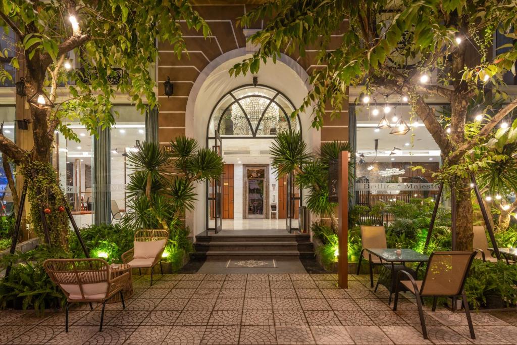 Brilliant Majestic Hotel & Cafeteria