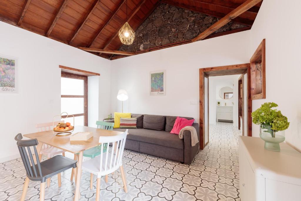 Casa Canaria en casco antiguo. photo 3