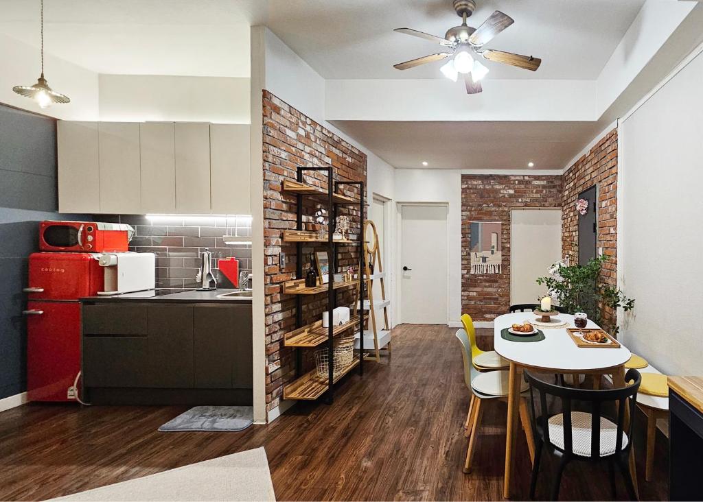Brick stay photo 2
