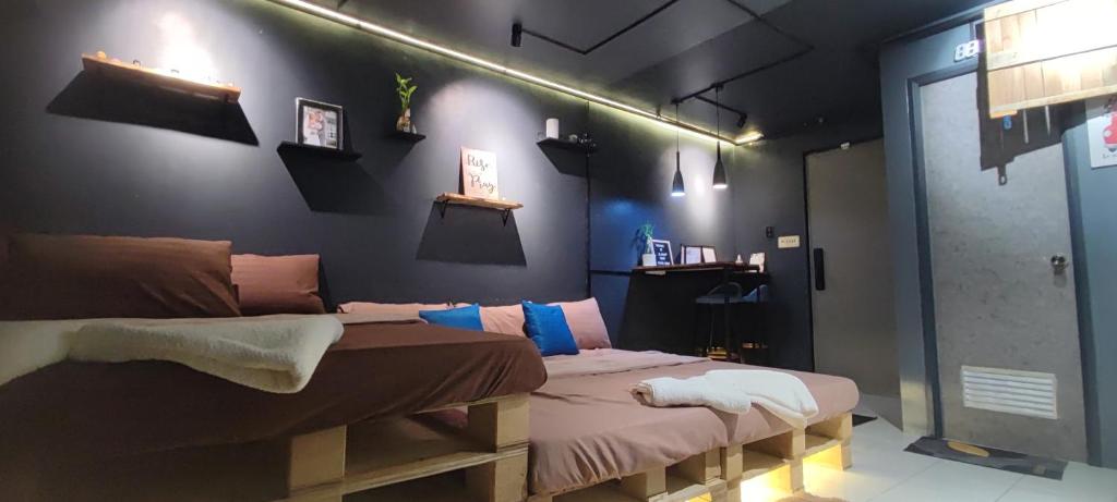 EL MEIR STAYCATION SMART CINEMA CABIN BESIDE ENCHANTED KiNGDOM, Tagaytay