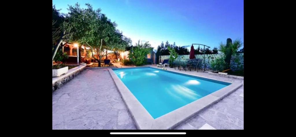 Robinzon house Bongo with pool and jacuzzi photo 1