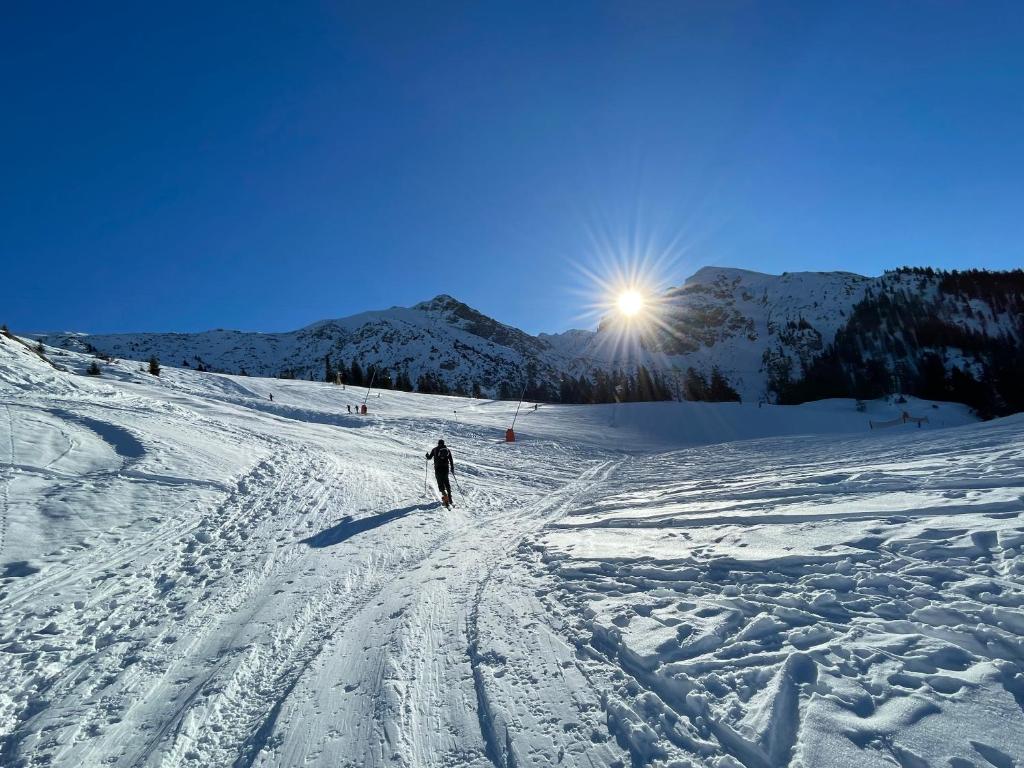 Sonniges Apartment mit Hallenbad und Sauna in Seefeld