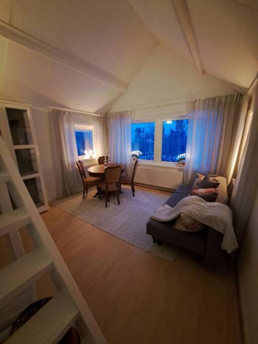 Litet strandnära hus på Adelsö photo 4