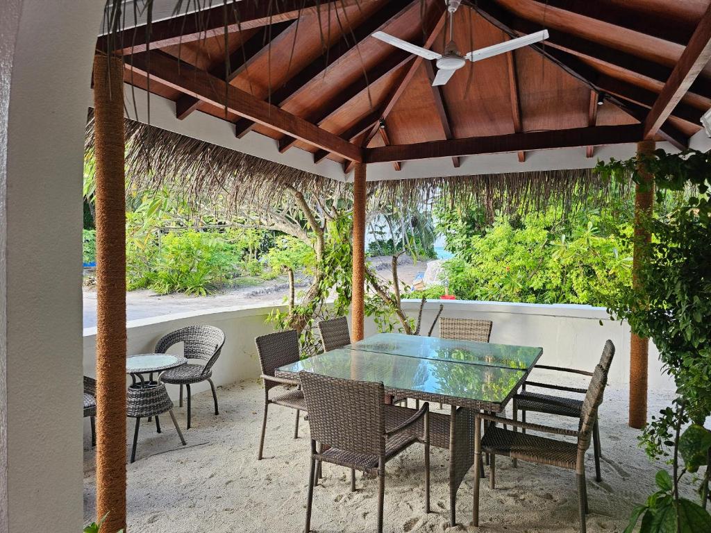 Island Luxury Fehendhoo - Friends & Family Hotel photo 2