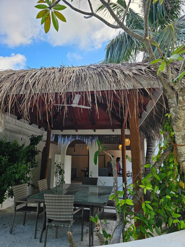 Island Luxury Fehendhoo - Friends & Family Hotel photo 3