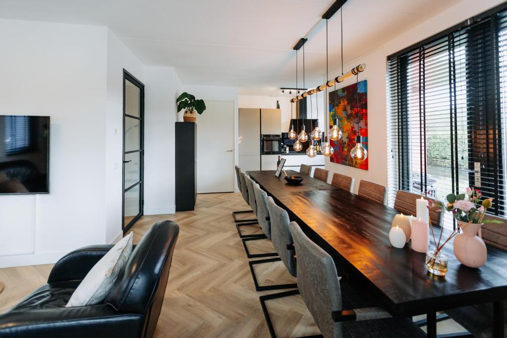 Dutch Design Villa with 6 luxurious bedrooms photo 4