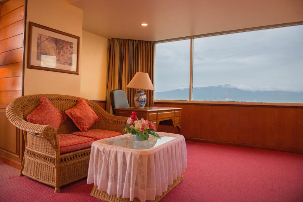Phayao Gateway Hotel - Tap to explore photos