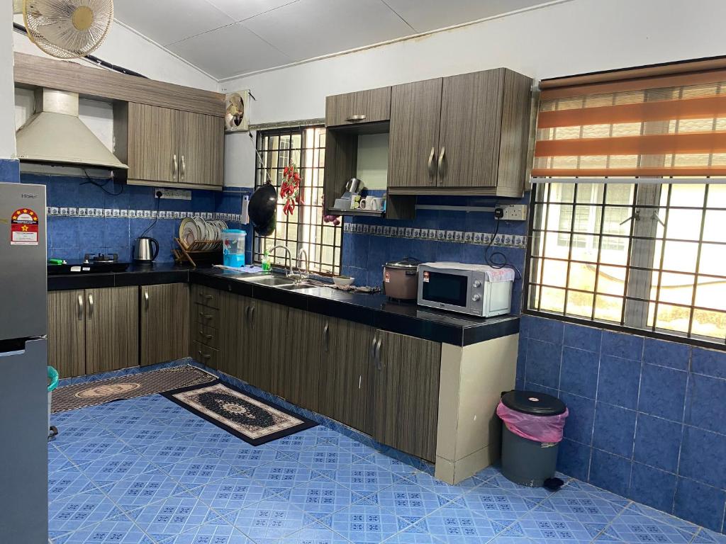 Nilai Bronizam Homestay photo 1