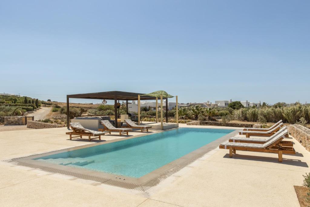 Nuovo Paros-Property of 2 sustainable luxury beach villas photo 3
