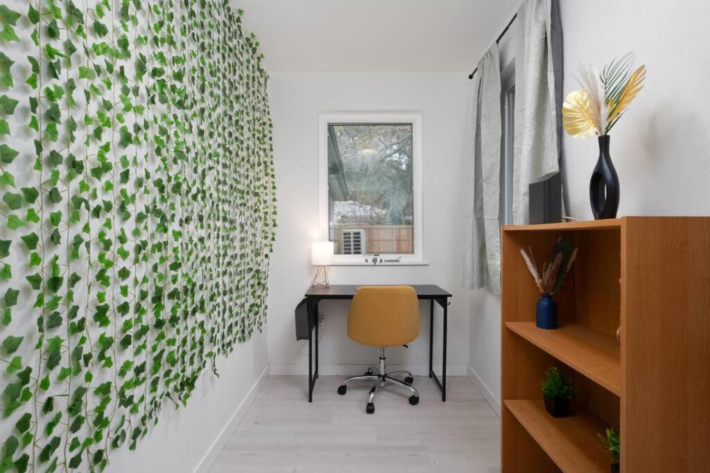 Smart Bungalow: 10-min to UF, Central Location photo 1