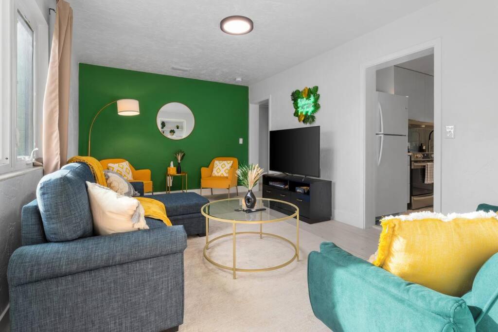 Smart Bungalow: 10-min to UF, Central Location photo 4