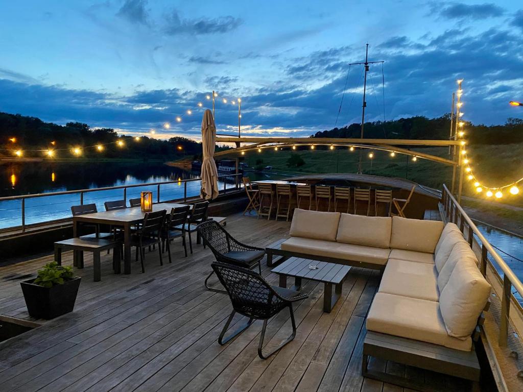 Tabor 67 Luxury Houseboat