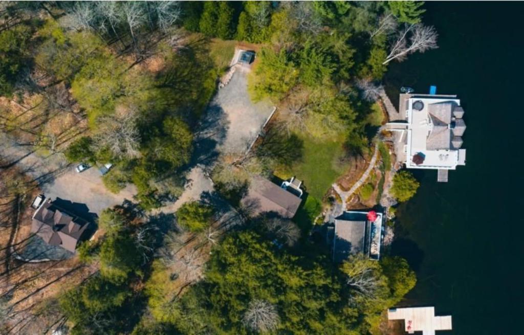 Lake Joe Dreaming - your Muskoka home away from home photo 1