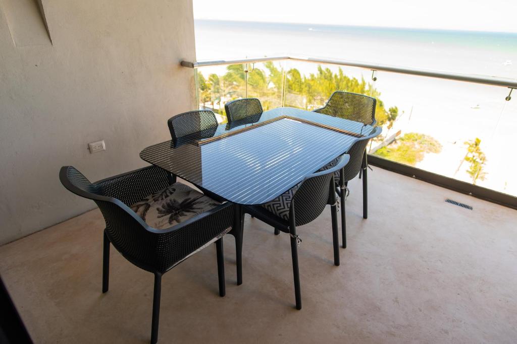 Ocean views from all the bedrooms of this Deluxe beachfront Condo, Paradise photo 4