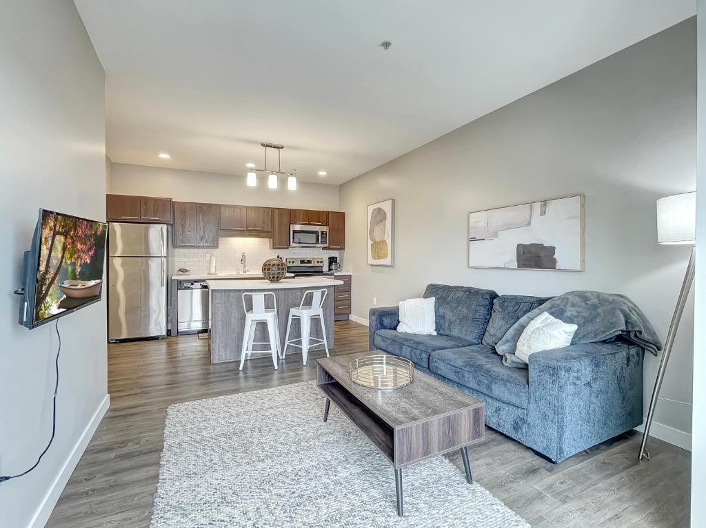Modern 1 Br Dwntwn Apt With Hot Tub image