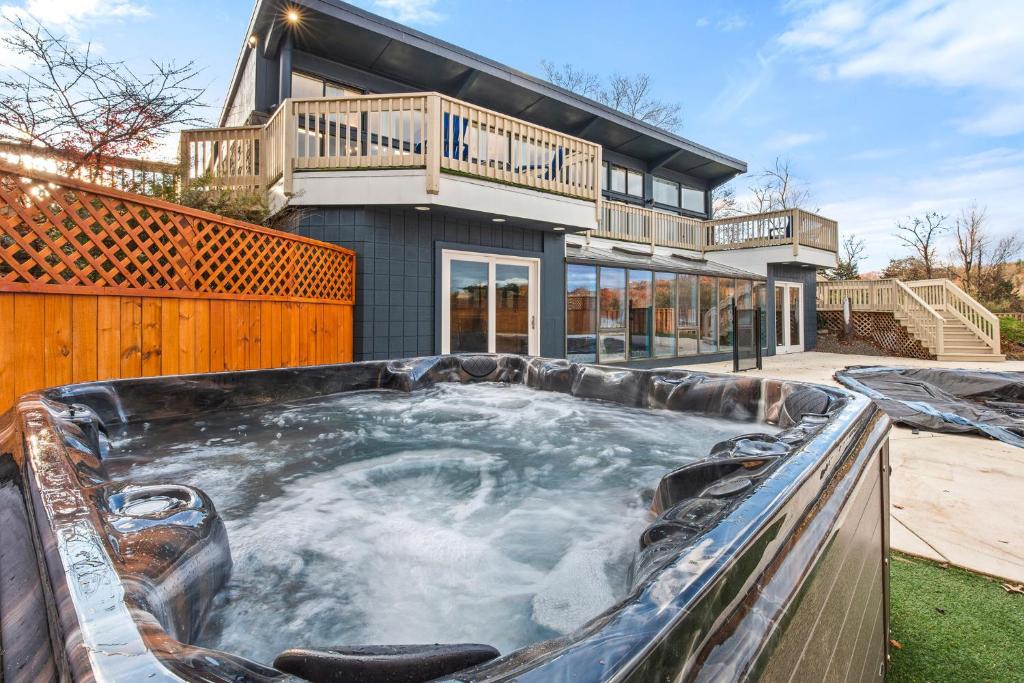 18 bd w Indoor Pool Hottub & Sauna - Mystery Room photo 2