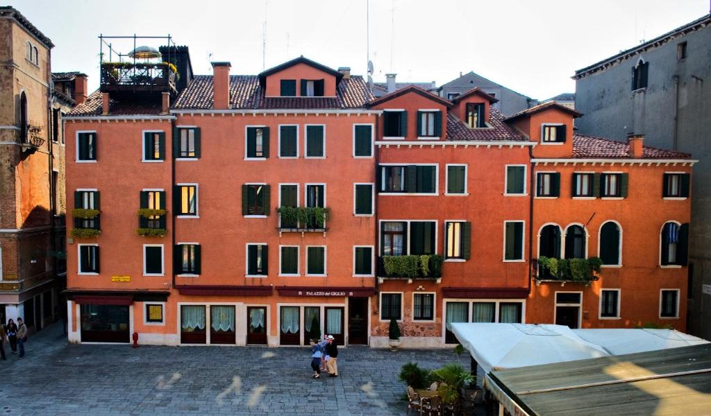 Palazzo del Giglio - Tap to explore photos