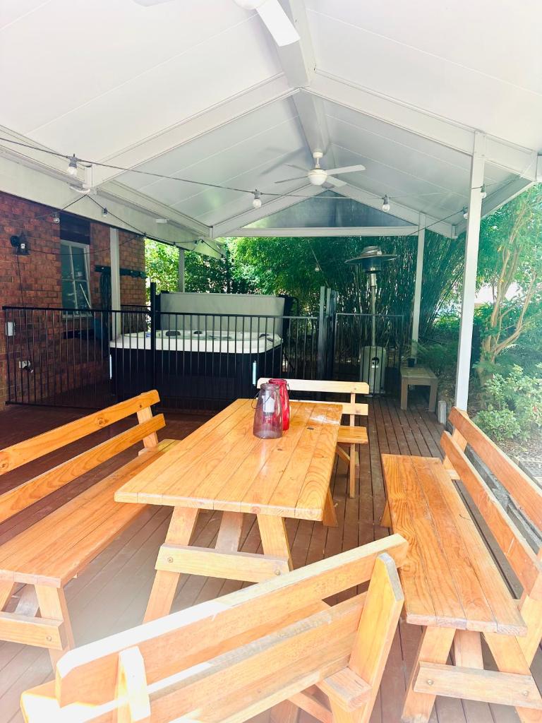 Two Mountains Lodge - Modern Alpine Retreat with Spa - 3mins to Mt Buller photo 2