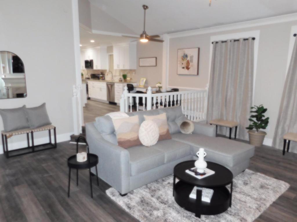 3 Bedroom Jewel: Luxury with Crystal Pool
