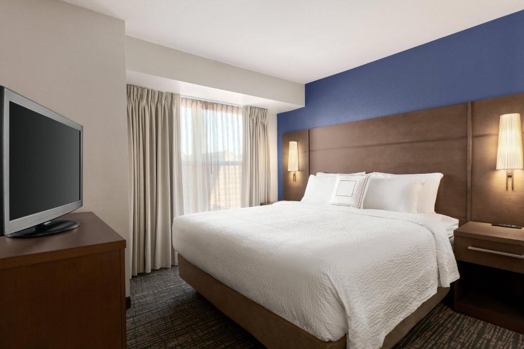Residence Inn by Marriott Salinas Monterey - Tap to explore photos