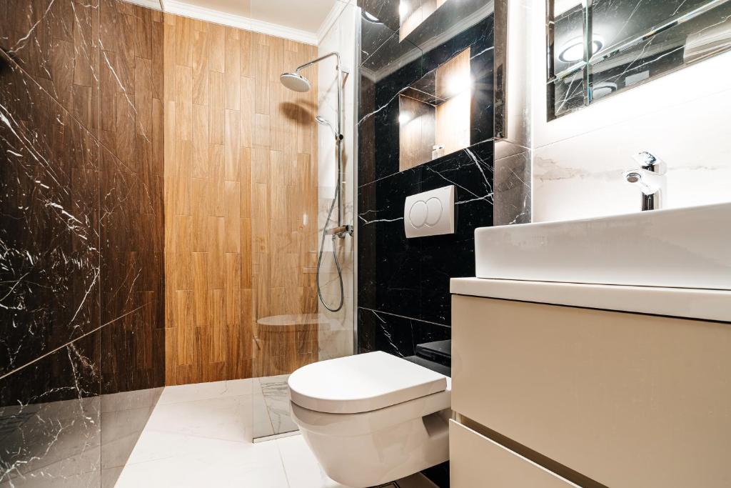 Golden Crown Apartments by In Property photo 2