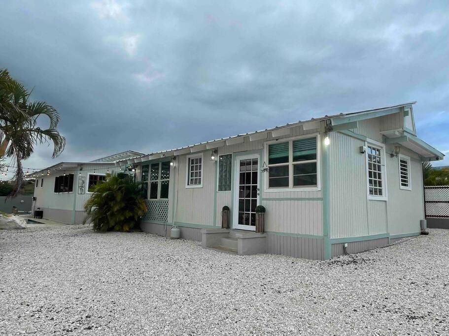 New! Charming Cabin near Combate Beach photo 1