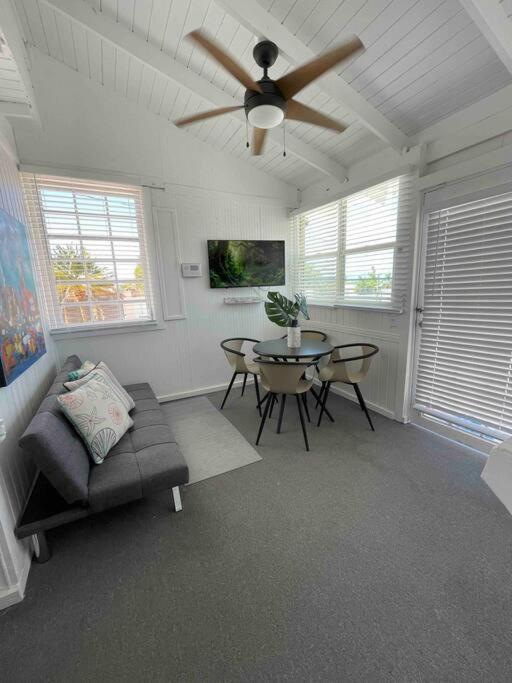 New! Charming Cabin near Combate Beach photo 3