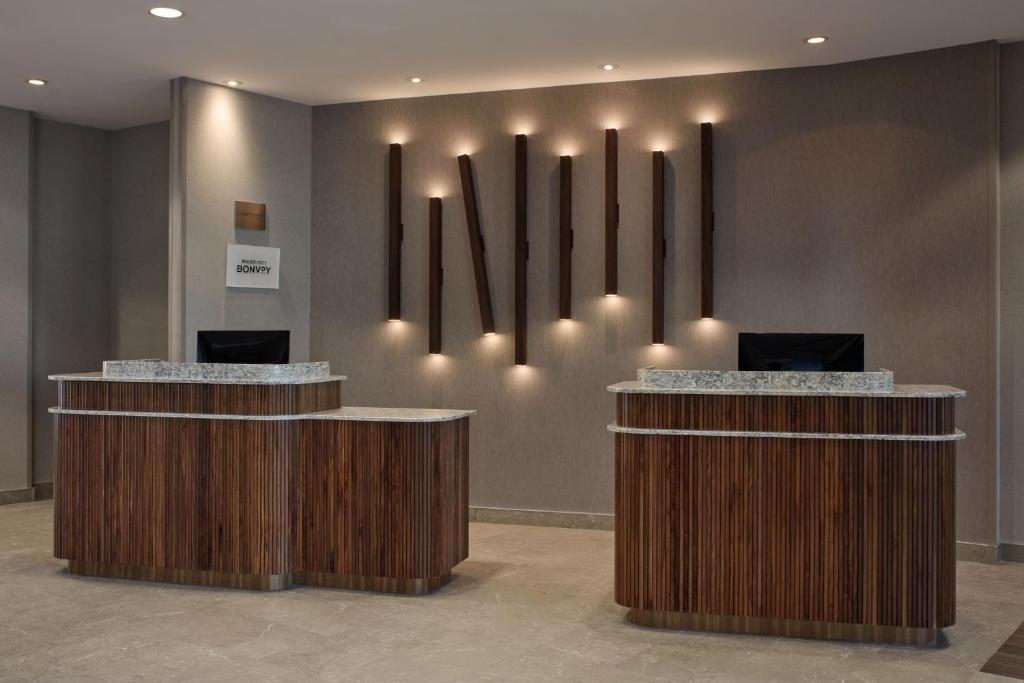 Courtyard by Marriott Mississauga-Airport Corporate Centre West photo 1