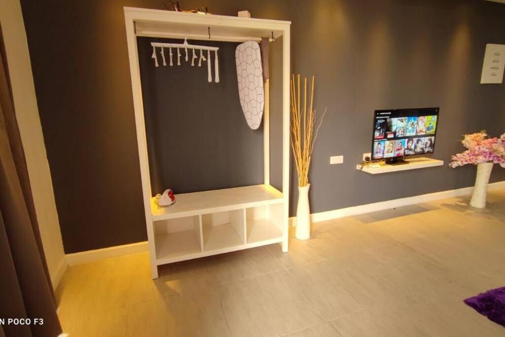 BS129- KLIA Self check-in- Wi-fi-Netflix- Parking-Pool, Bell Suites, Kota Warisan 5087 photo 1