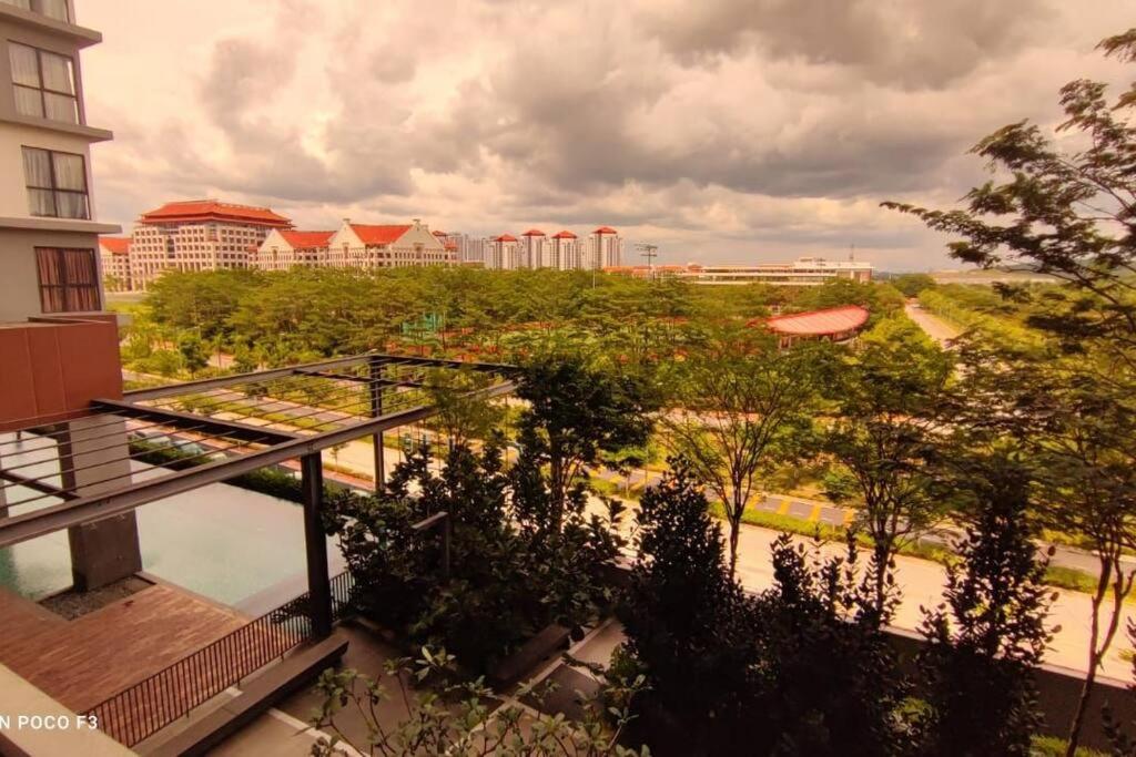 BS129- KLIA Self check-in- Wi-fi-Netflix- Parking-Pool, Bell Suites, Kota Warisan 5087 photo 2